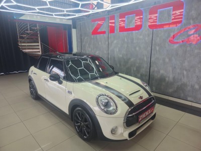 2017 Mini Cooper 5dr